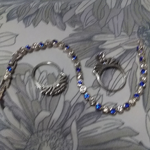 Jewelry - Rings/bracelet set
